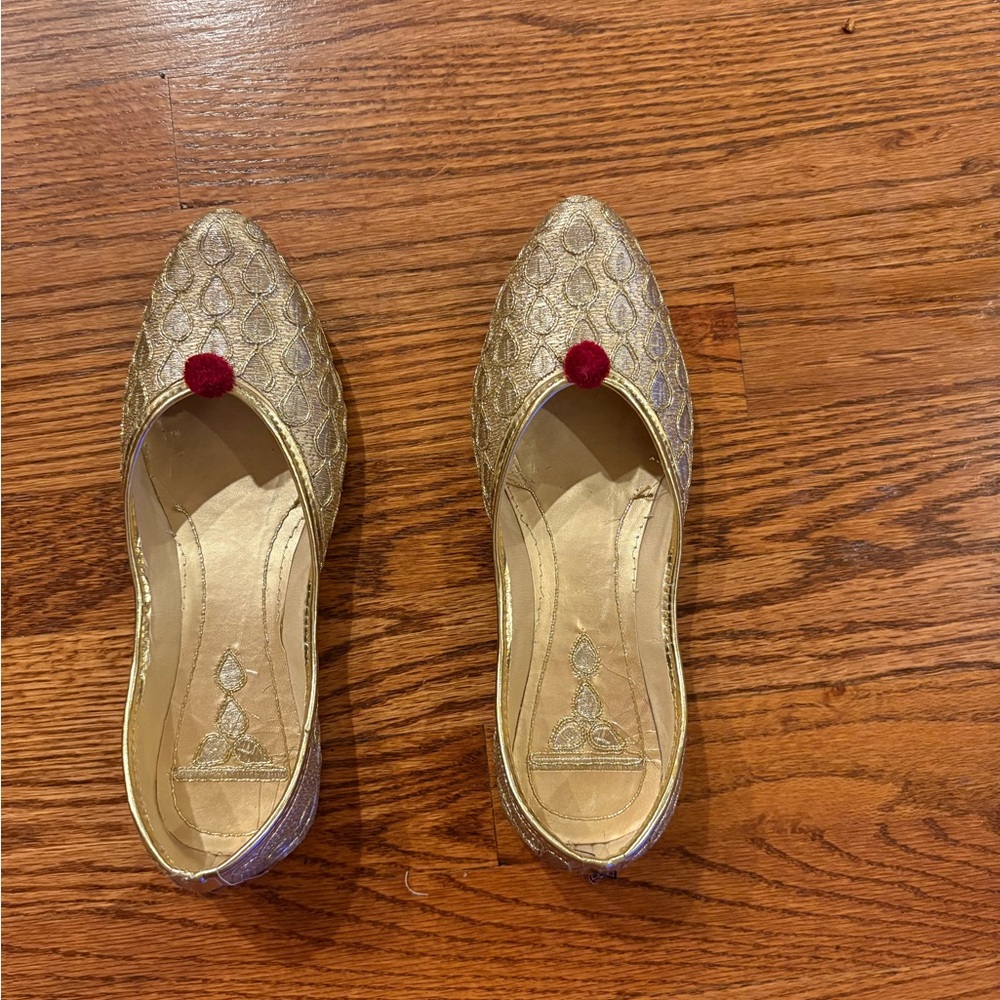 Elegant Gold Women's Flats